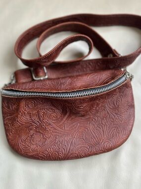 Hides in Hands - Cheri Sling Bag in Tooled Embossed Maroon